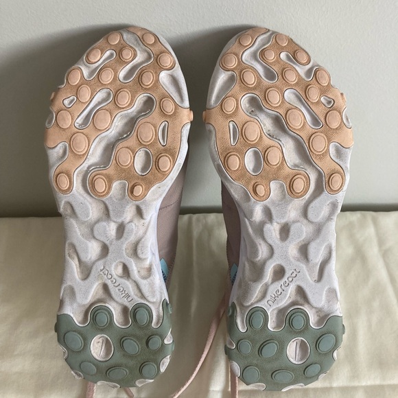 NIKE REACT womens - Picture 9 of 11